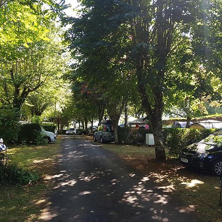 Camping Le Pigeonnier Saint-Crépin-et-Carlucet Exterior foto