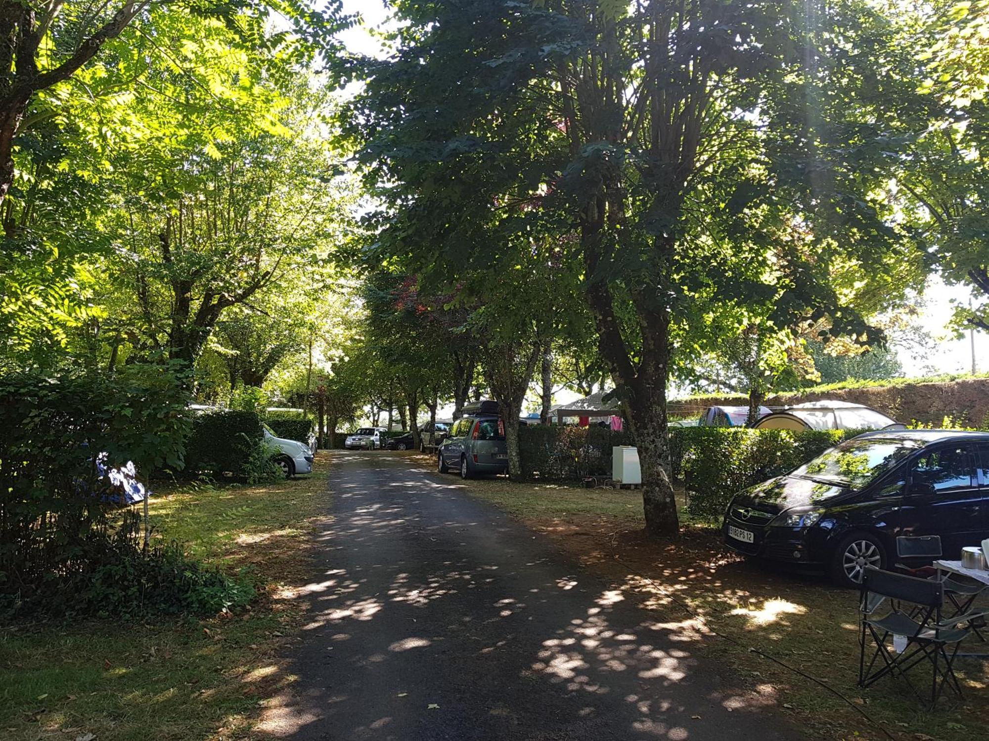 Camping Le Pigeonnier Saint-Crépin-et-Carlucet Exterior foto