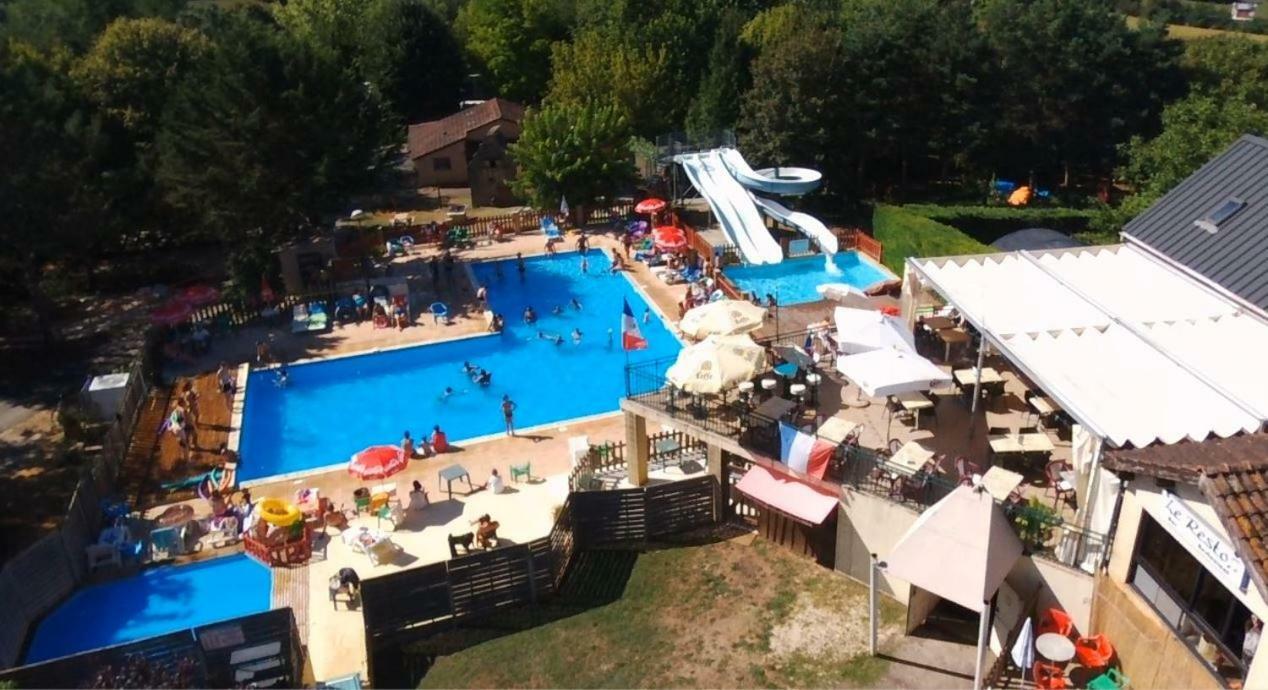 Camping Le Pigeonnier Saint-Crépin-et-Carlucet Exterior foto