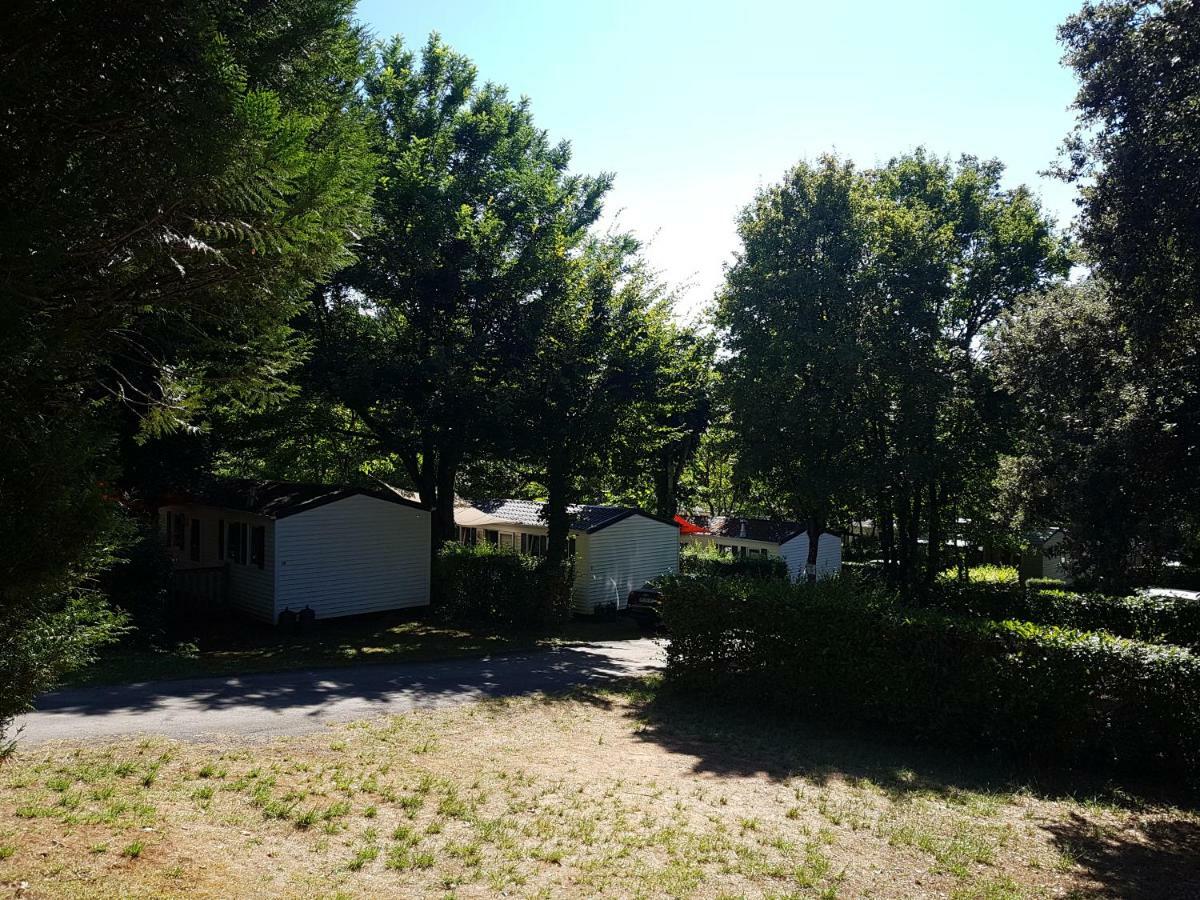 Camping Le Pigeonnier Saint-Crépin-et-Carlucet Exterior foto