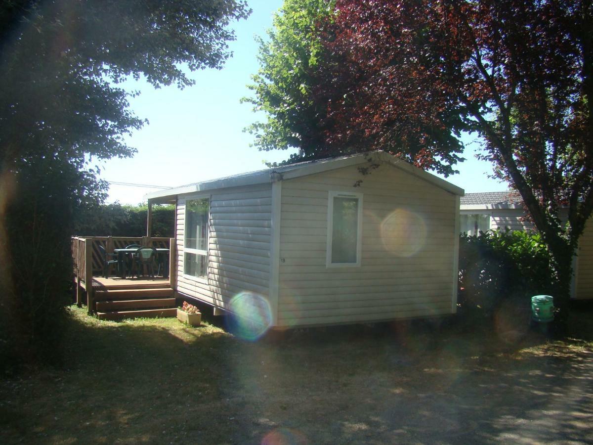 Camping Le Pigeonnier Saint-Crépin-et-Carlucet Exterior foto